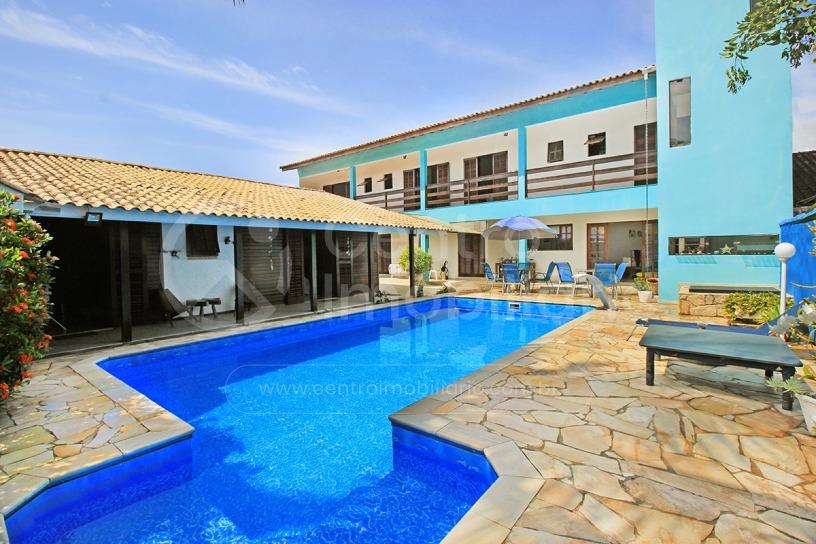 Casa na praia com piscina à venda em Peruíbe, no bairro Romar